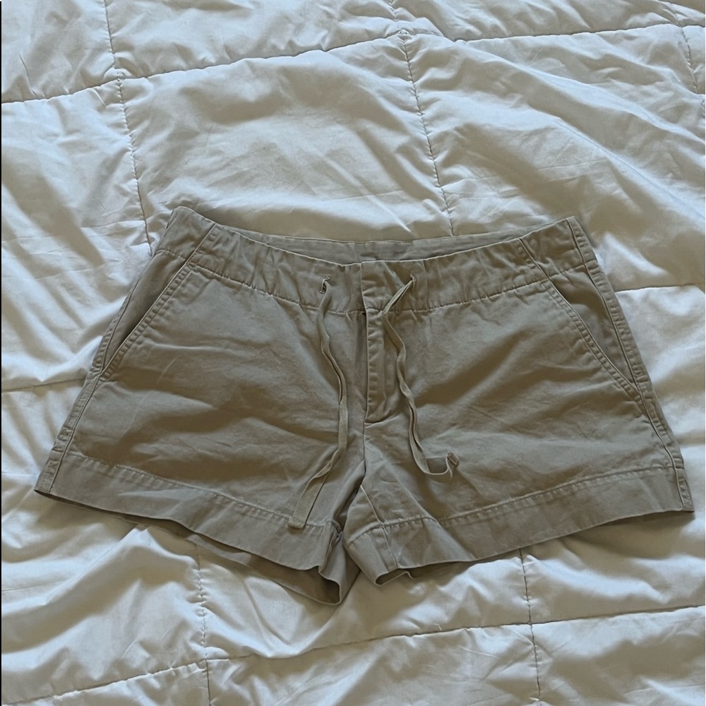 gap khaki shorts